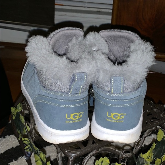 Ugg low top waterproof shoes/boots - Picture 5 of 6